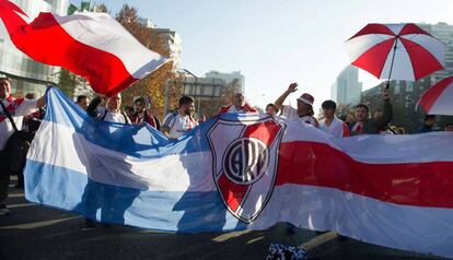 Seguidores de River Plate en el Paseo de la Castellana.