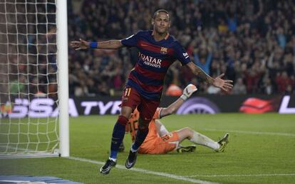 Neymar comemora gol contra o Rayo, no Camp Nou.