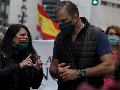 Los dirigentes de Vox Macarena Olona y Javier Ortega-Smith, en la manifestación de las asociaciones profesionales de militares.