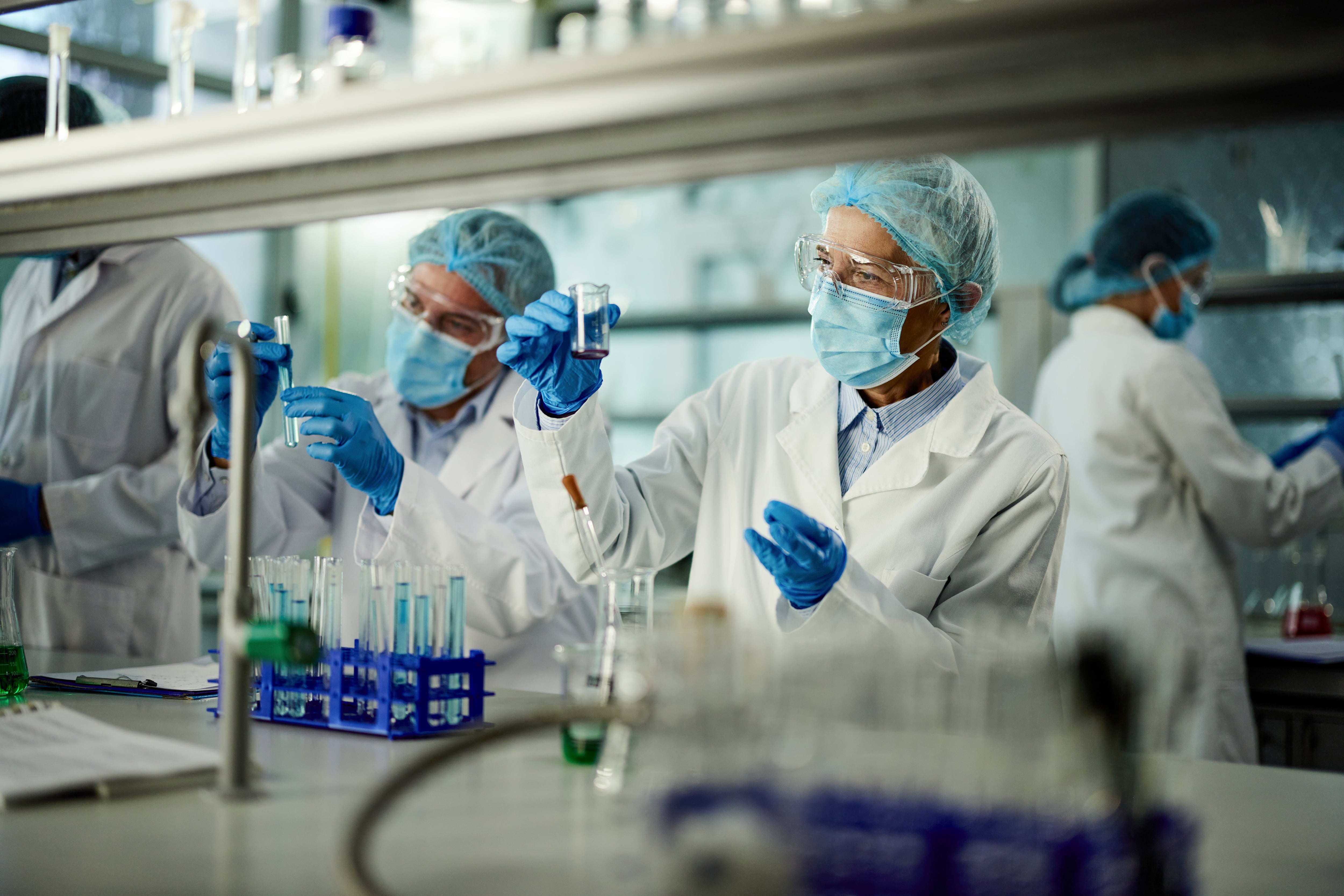 Aumenta el empleo en investigación en salud, pero persiste la precariedad