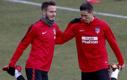Saúl Níguez y Fernando Torres durante un entrenamiento.