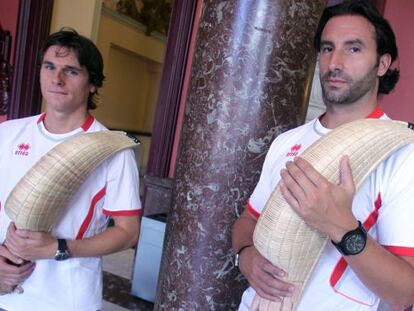 Los cestapuntistas Diego Beaskoetxea (a la izquierda) y Eric Irastorza, ayer en Bilbao.