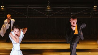 Una escena de la obra 'La madre de Frankestein', con Blanca Portillo y Pablo Derqui.