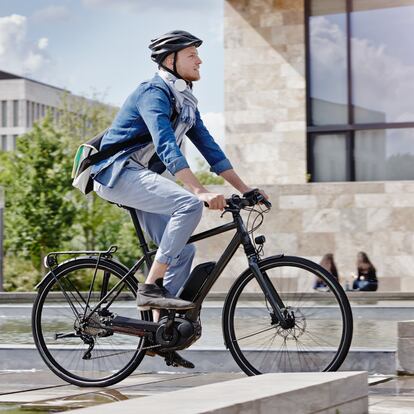 Artículo de EL PAÍS Escaparate que describe la bicicleta eléctrica para adultos más vendida en Amazon