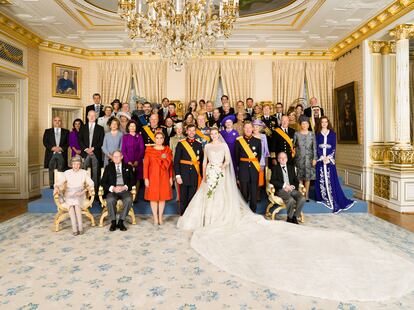 Miembros de las distintas casas reales europeas posan juntos tras el enlace de los príncipes Estefanía y Guillermo de Luxemburgo, en octubre de 2012.