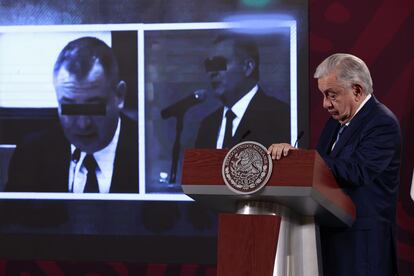 López Obrador proyecta imágenes de García Luna, durante su conferencia matutina