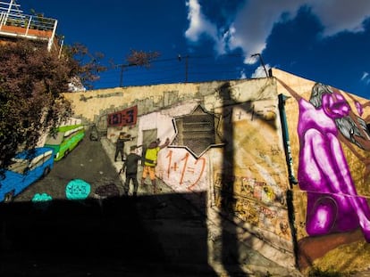 Com centenas de muros grafitados, o cinza paulistano dá espaço para o colorido dos desenhos.