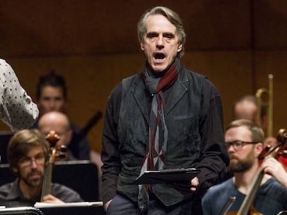 El actor brit&aacute;nico Jeremy Irons, durante un ensayo el pasado s&aacute;bado del concierto &#039;Beethoven e Irons&#039;, celebrado en el Liceu de Barcelona.