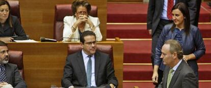 El presidente de la Generalitat, Alberto Fabra, acude al hemiciclo a votar la ley de acompañamiento de los Presupuestos de la Generalitat.