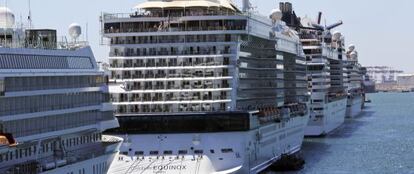 Cruceros en el muelle adosado del puerto de Barcelona donde se construir&aacute; la nueva terminal.