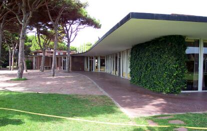 edificio construido por Coderch para el golf de El Prat