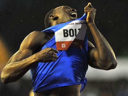 Usain Bolt celebra su triunfo en la prueba de 300 mestros de Ostrava.