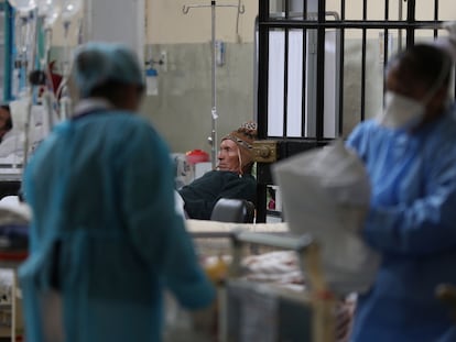 Pacientes en el Hospital 2 de mayo en Lima, Perú el 11 de junio 2019.