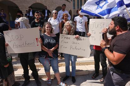 Manifestación de activistas israelís propalestinos, el pasado miércoles en Beersheva, Israel.