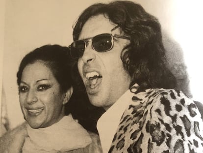 Alfonso Santiesteban con Lola Flores, a la izquierda, en Madrid en una imagen de archivo.