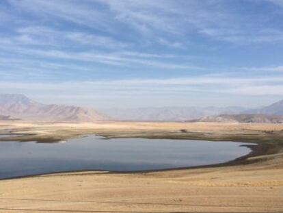 Lake Isabella, en el condado de Kern, prácticamente seco