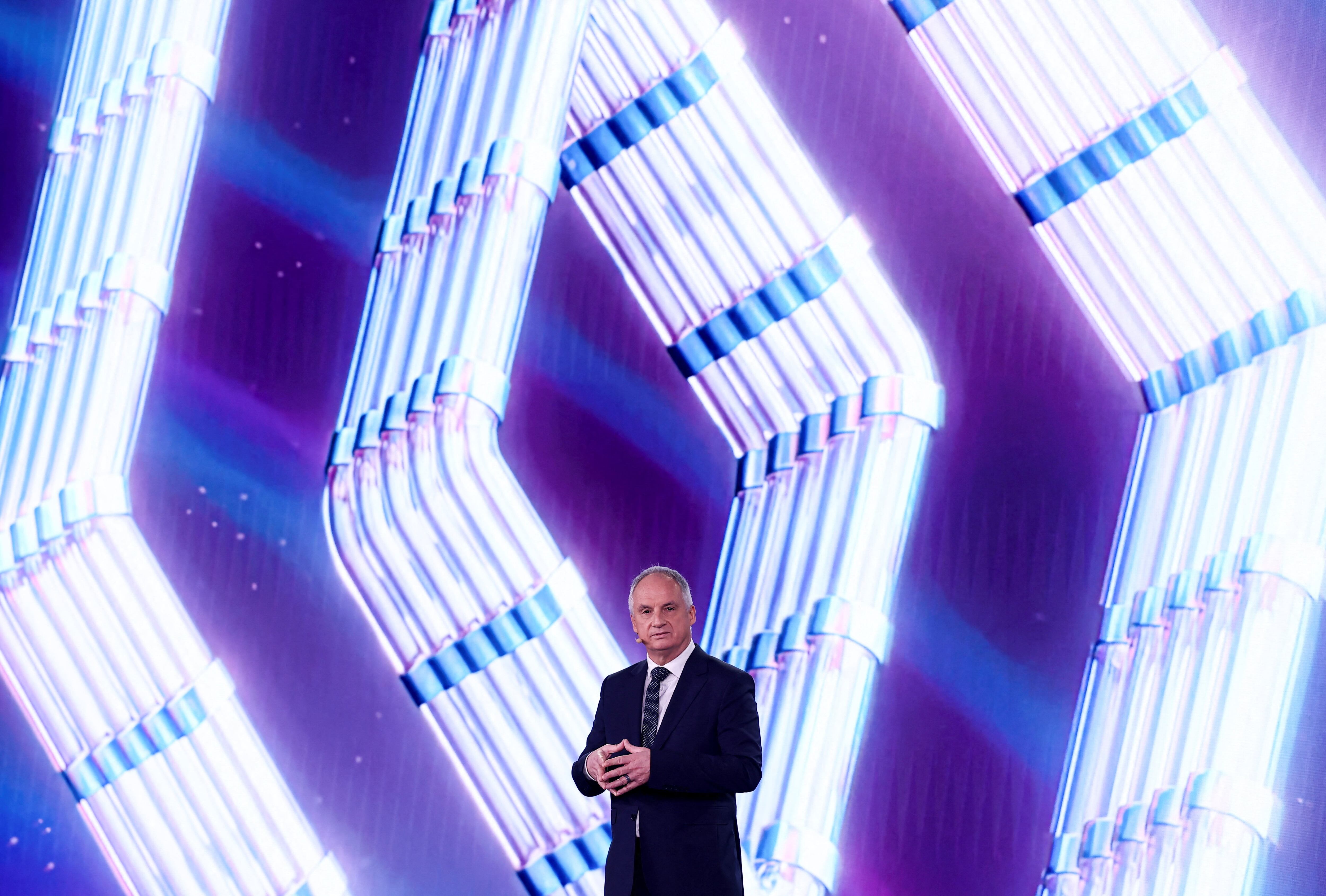 Renault presenta su receta para pelear con China: robots humanoides, IA y una plataforma que abarata un 40% el coche eléctrico