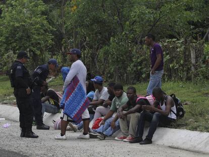 Un grupo migrantes detenidos en Chiapas.