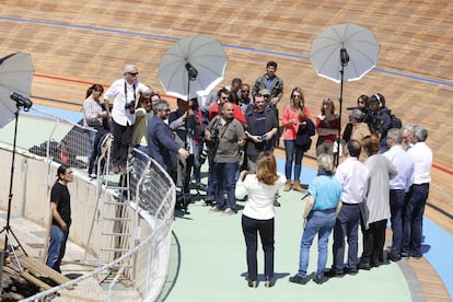 Muntatge de la foto oficial de les eleccions municipals al Velòdrom d'Horta.