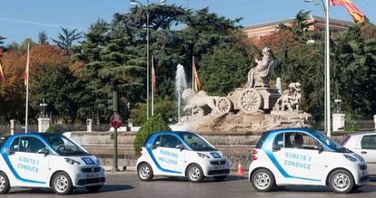 Coches el&eacute;ctricos circulando por Madrid.