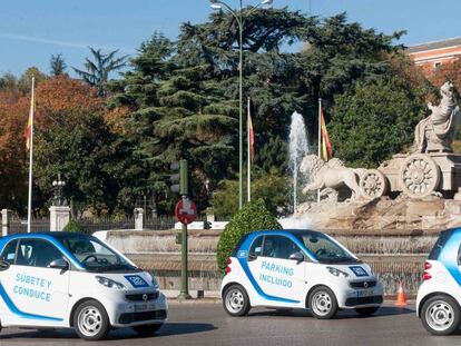 Coches el&eacute;ctricos circulando por Madrid.