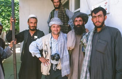 Con un grupo de talibanes en Kabul, 1997.