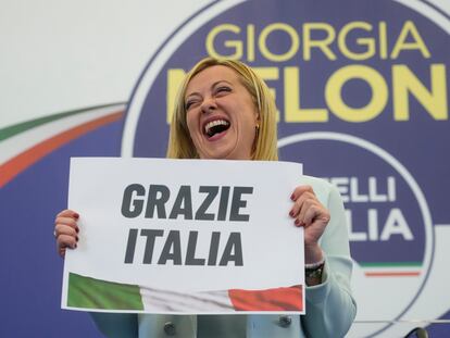La líder de Hermanos de Italia, Giorgia Meloni, agradece su victoria electoral, este lunes en Roma.