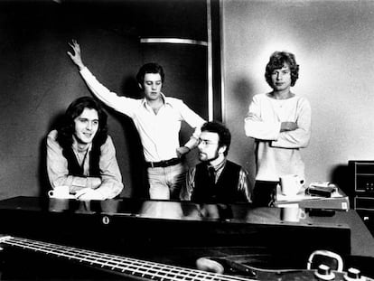 De izquierda a derecha, John Wetton, David Cross, Robert Fripp y Bill Bruford de King Crimson en 1974.