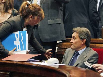 Alicia S&aacute;nchez-Camacho, presidenta del PPC, habla con el president Artur Mas. EFE/Archivo