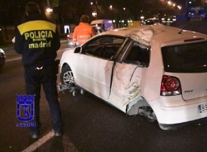 Así ha quedado el coche en el que iban los jóvenes.