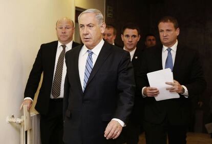 Benjam&iacute;n Netanyahu llega al consejo de ministros el 2 de febrero de 2014.