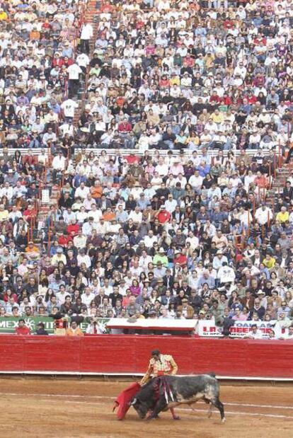 La plaza de toros de Ciudad de México, en una faena de Enrique Ponce.