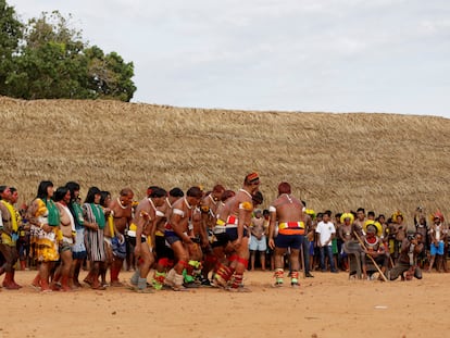 Encontro de indígenas na aldeia de Piaracu, no Parque Indígena do Xingu, em janeiro.