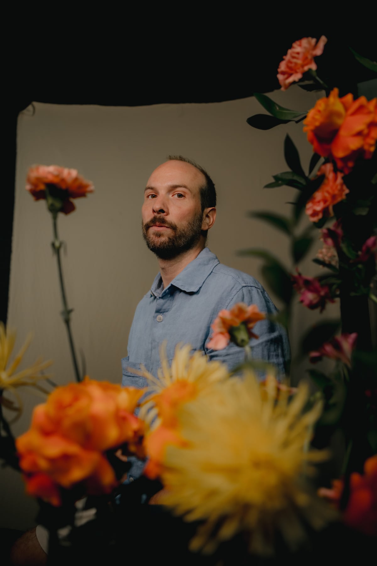 “La fragilidad de las flores nos dice que nada es para siempre”: Ikefrana, el enfermero de Ciudad Real que cambió su vida gracias al ikebana