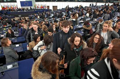 Alumnos actuales de la ENA, en una visita al Parlamento Europeo en Estrasburgo, la misma ciudad en la que se ubica.