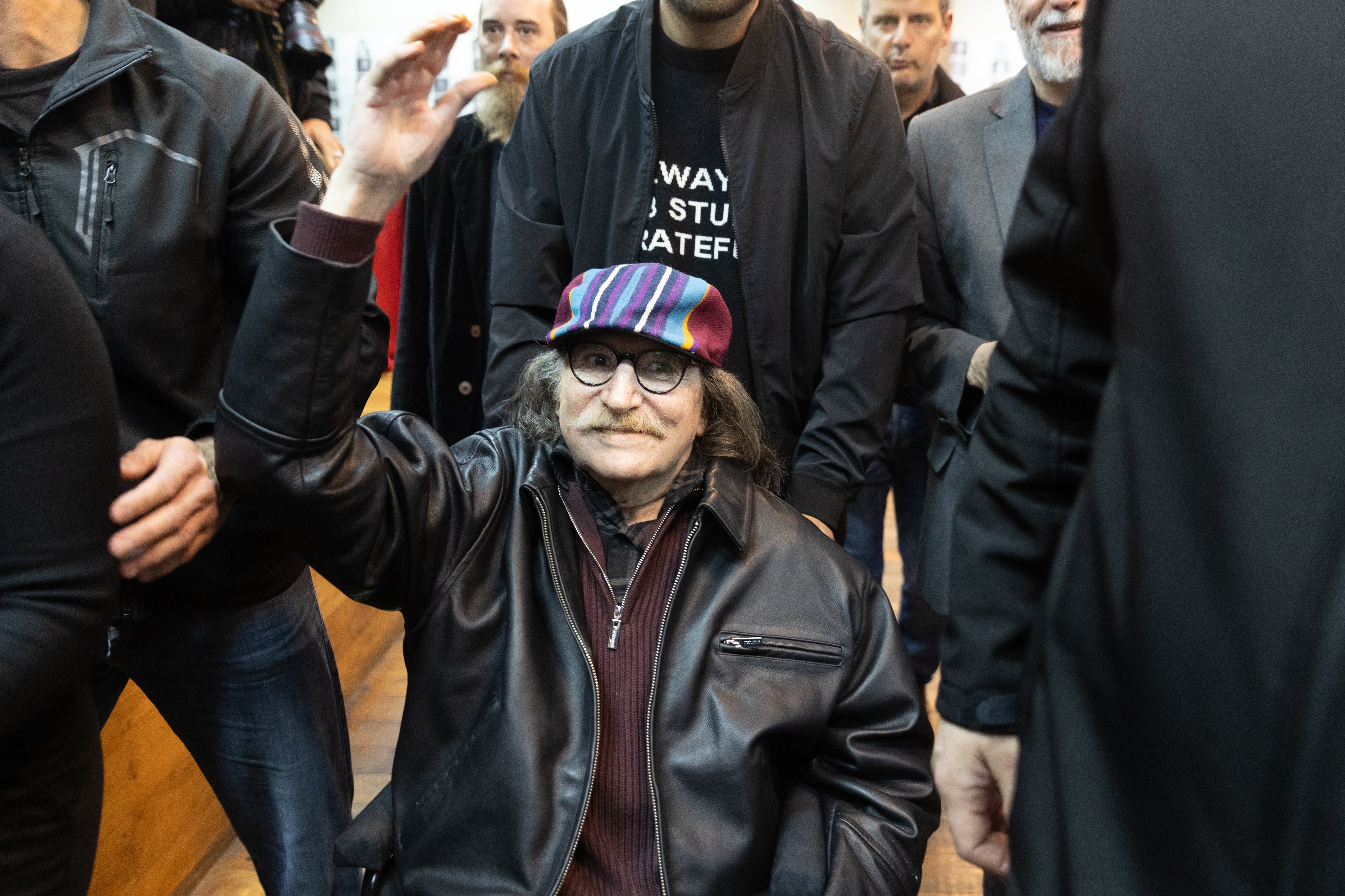 El músico Charly García recibe el Doctorado Honoris Causa de la Universidad de Buenos Aires en el Aula Magna de la Facultad de Filosofía y Letras en Buenos Aires (Argentina). El 19 de agosto de 2025.