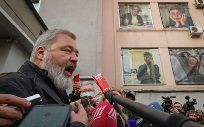 Dmitry Muratov, director de 'Novaya Gazeta', tras recibir el premio Nobel de la Paz.