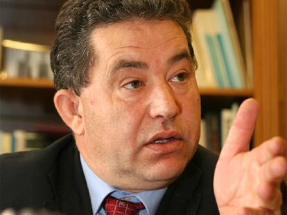 Miguel Anxo Fernández Lores, en su despacho.