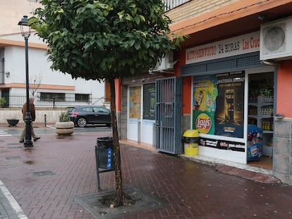 Lugar de la calle San Roque en la localidad granadina de Churriana de la Vega, donde un hombre de 32 años ha disparado presuntamente a un joven de 25 años tras una discusión causándole la muerte.