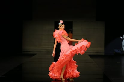 Una de las creaciones de Cristo Báñez presentadas en la Semana Internacional de la moda flamenca.