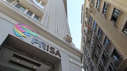 Logotipo del grupo Prisa en sus oficinas de Gran Vía 32, Madrid.