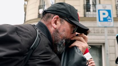 Koldo García, exasesor del exministro socialista José Luis Ábalos, a la salida de la Audiencia Nacional el 22 de febrero.