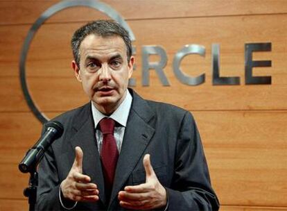 El presidente del Gobierno, José Luis Rodríguez Zapatero, después del encuentro que ha tenido hoy con los empresarios catalanes en la sede del Círculo de Economía de Barcelona