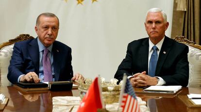 Mike Pence junto a Recep Tayyip Erdogan, el pasadop 17 de octubre en Ankara (Turquía).