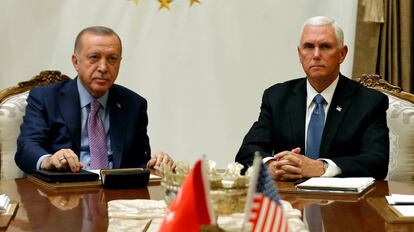 Mike Pence junto a Recep Tayyip Erdogan, el pasadop 17 de octubre en Ankara (Turquía). 