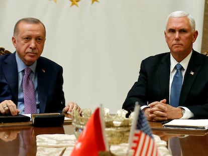 Mike Pence junto a Recep Tayyip Erdogan, el pasadop 17 de octubre en Ankara (Turquía).