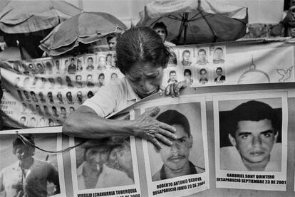 Una de las imágenes de la exposición 'Macondo', sobre el conflicto de Colombia, en la escuela EFTI, de Madrid.