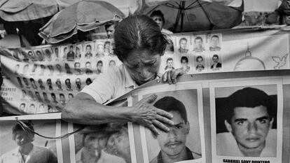 Una de las imágenes de la exposición 'Macondo', sobre el conflicto de Colombia, en la escuela EFTI, de Madrid.