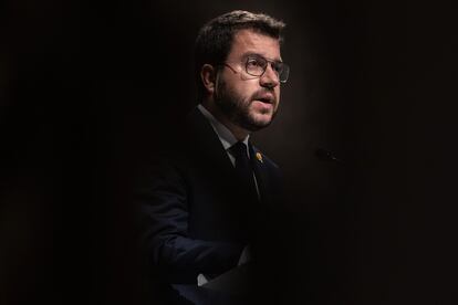 El presidente de la Generalitat, Pere Aragonès, durante su comparecencia la noche del miércoles en el Palau de la Generalitat, en Barcelona.