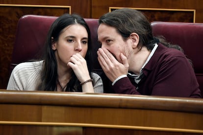 La ministra de Igualdad, Irene Montero, y el vicepresidente segundo, Pablo Iglesias, en una foto en el Congreso en diciembre de 2019.